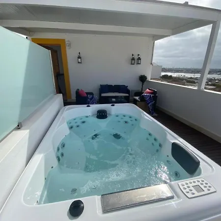 Хостел Lantia Rooftop House *