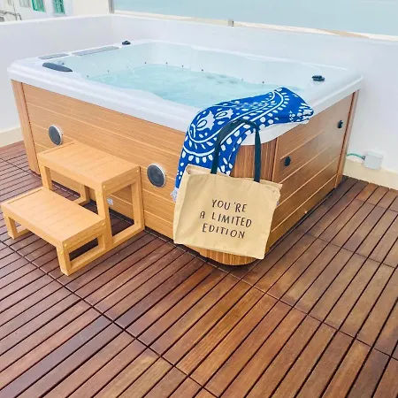 Lantia Rooftop House Хостел