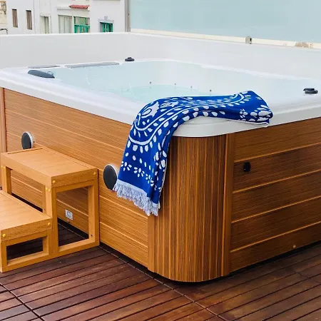 Lantia Rooftop House بيت شباب أرّاثيفي