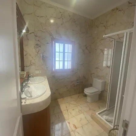 Lantia Rooftop House Хостел *