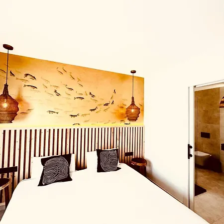 Lantia Rooftop House Хостел *