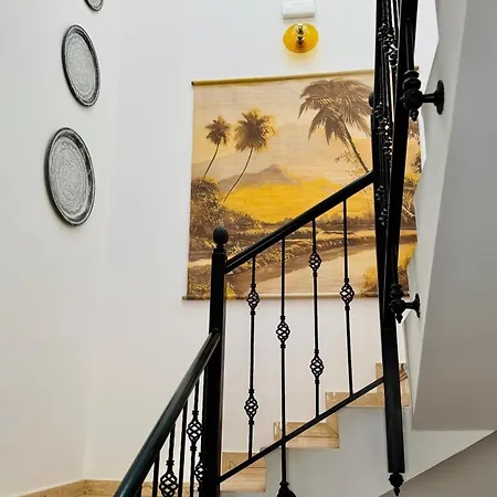 Lantia Rooftop House Hostel *