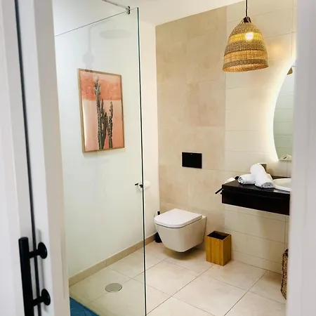 Lantia Rooftop House بيت شباب أرّاثيفي