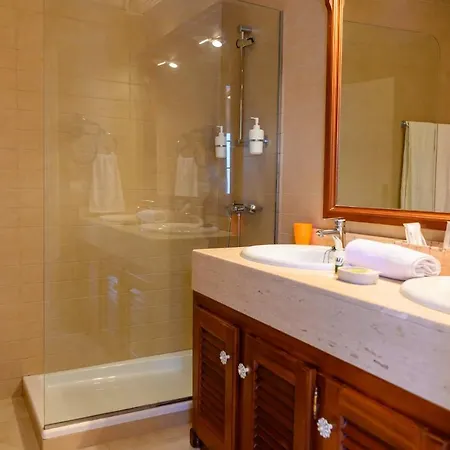 Lantia Rooftop House Хостел *