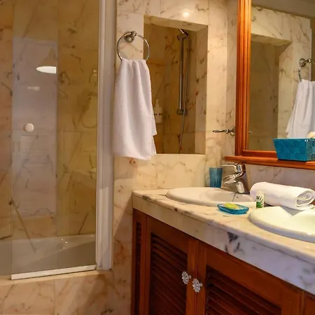 Lantia Rooftop House Хостел Арресифе