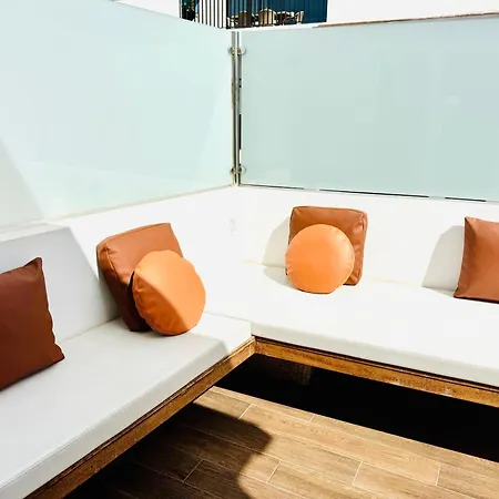 Lantia Rooftop House Hostel *